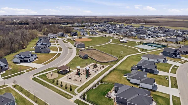 $629,900 | 7898 Northern Lgts Avenue, Horace, ND 58047