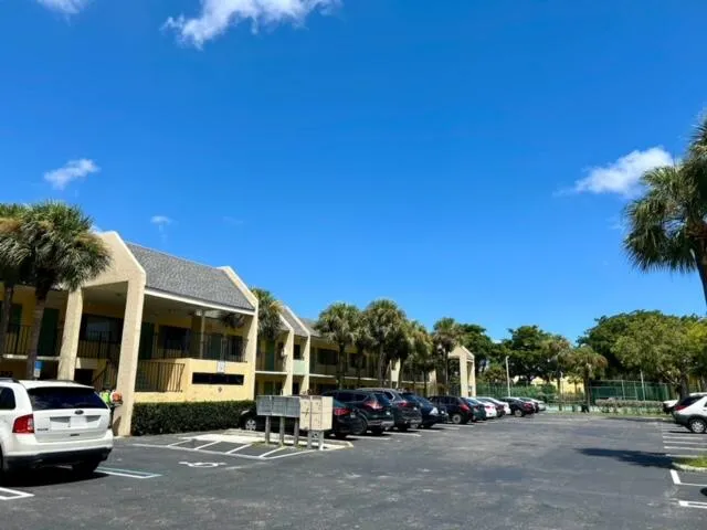 $169,000 | 1422 Meadows Circle West, Unit 1422, Boynton Beach, FL 33436