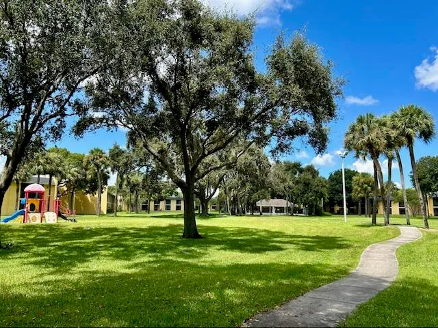 $169,000 | 1422 Meadows Circle West, Unit 1422, Boynton Beach, FL 33436