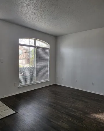 $2,250 | 513 Pineview Lane, Fort Worth, TX 76140