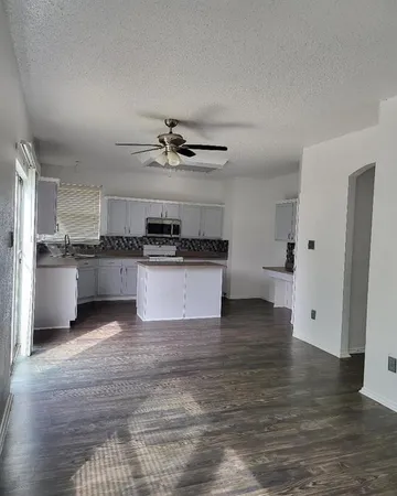 $2,250 | 513 Pineview Lane, Fort Worth, TX 76140