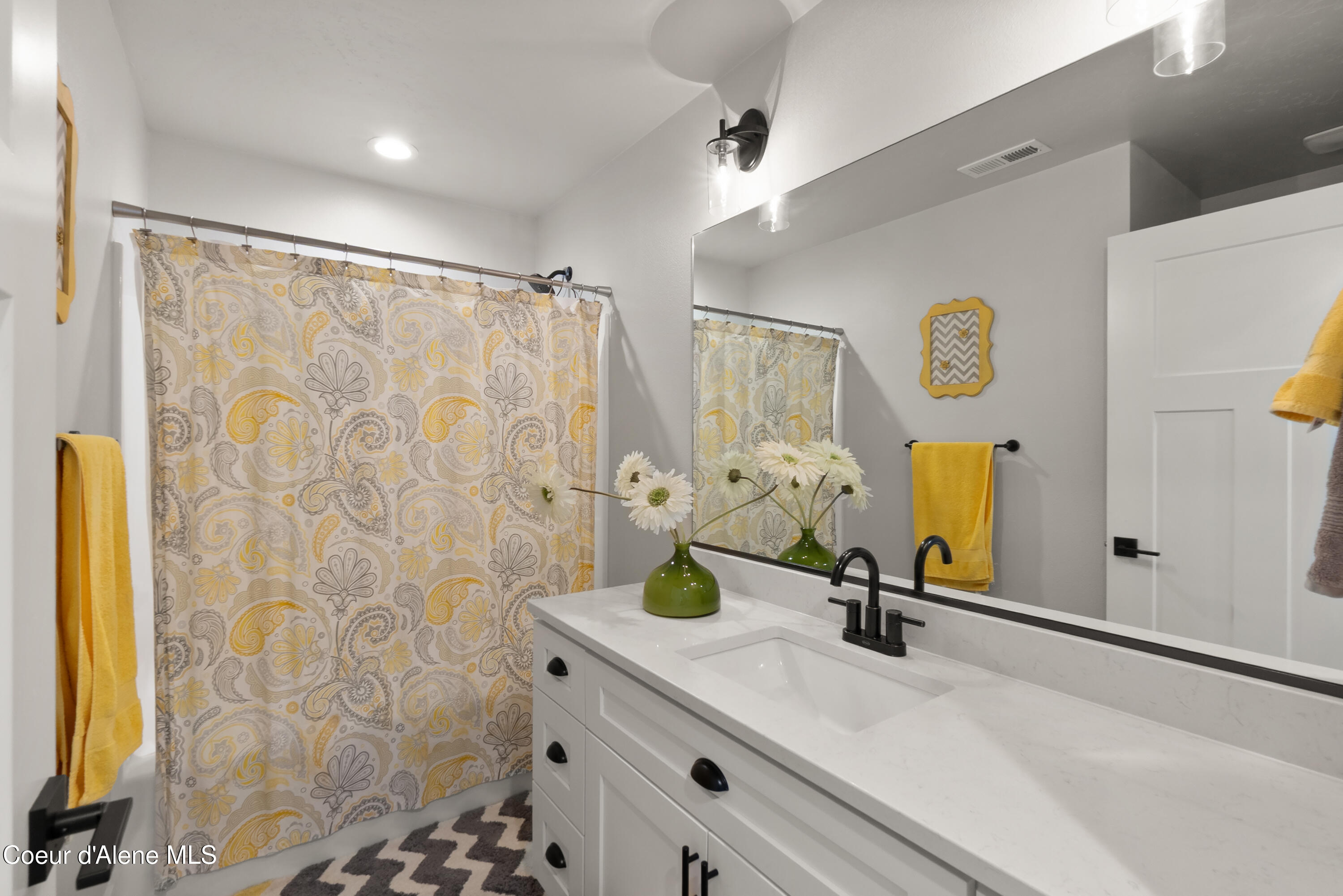 2877 North Callary Street Post Falls, ID 83854 - Photo 22 of 36 2877NCallarySt.-BATHROOM (1)