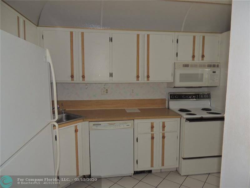 7400 Northwest 17th Street, Unit 209 Plantation, FL 33313 - Photo 4 of 11