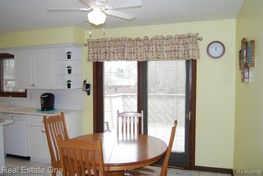 2133 Chalet Drive Rochester, MI 48309 - Photo 5 of 18 Kitchen Eating Area