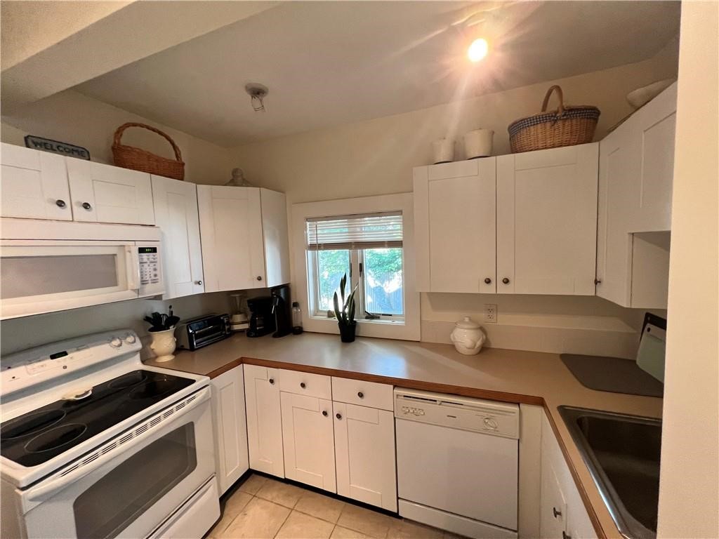 28 Calvert Street, Unit 1 Newport, RI 02840 - Photo 5 of 12