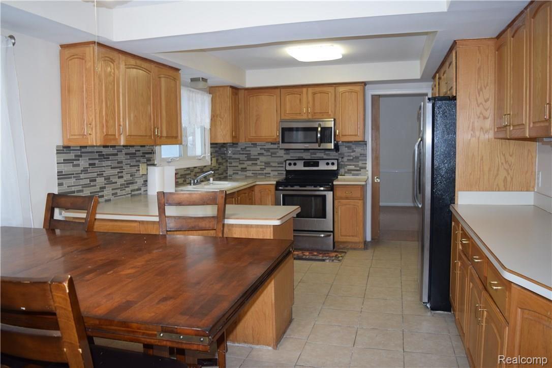 29998 Barwell Road Farmington, MI 48334 - Photo 2 of 22 Kitchen 1.JPG
