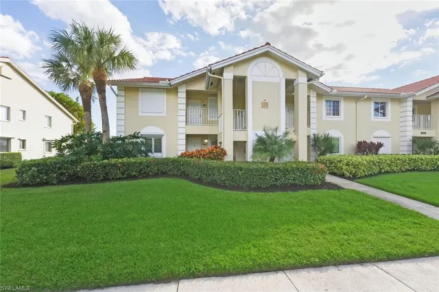 $369,900 | 7772 Emerald Circle, Unit 101, Naples, FL 34109
