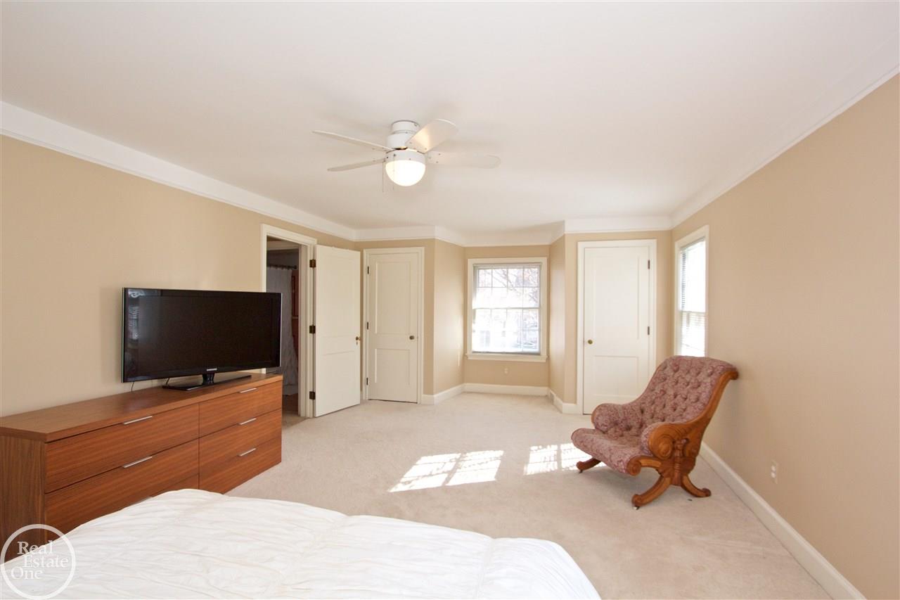 1147 Harvard Road Grosse Pointe, MI 48230 - Photo 40 of 48 31342989-39.JPG