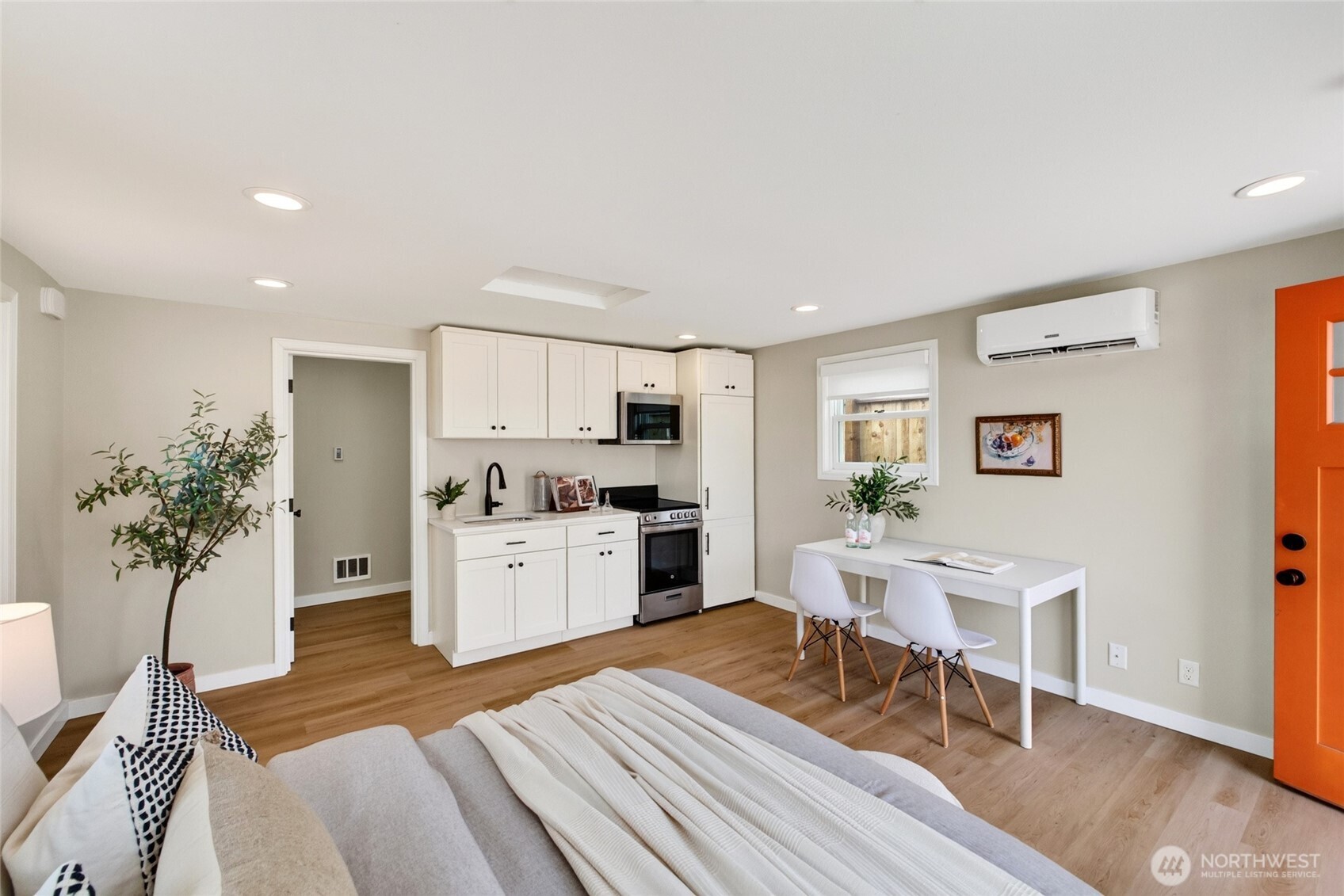 2909 Southwest Cloverdale Street Seattle, WA 98126 - Photo 2 of 13 Gallery Image 2