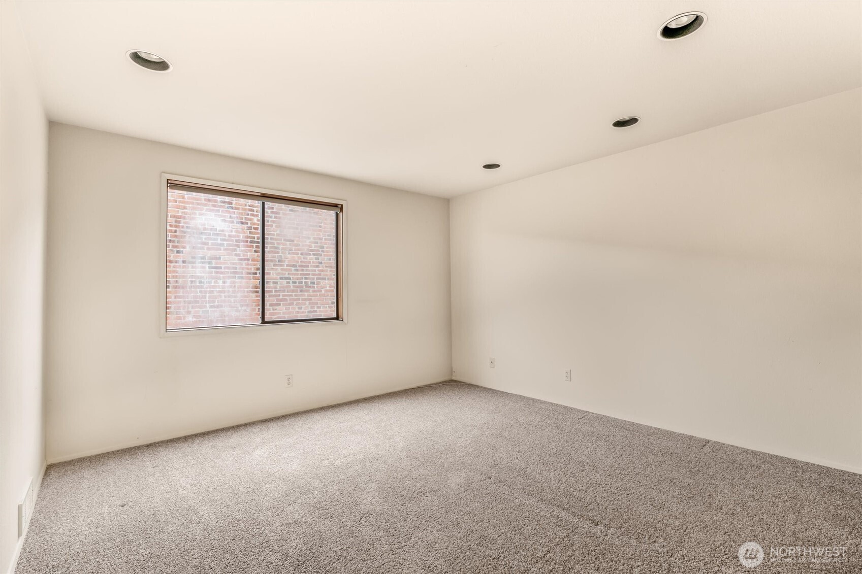 505 West Roy Street, Unit 304 Seattle, WA 98119 - Photo 21 of 33 an empty room with a window