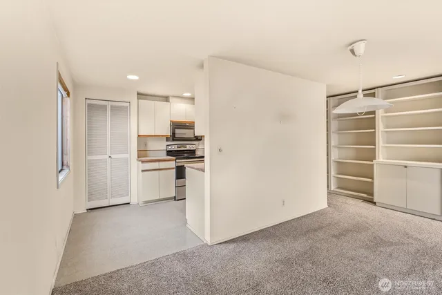 $710,000 | 505 West Roy Street, Unit 304, Seattle, WA 98119