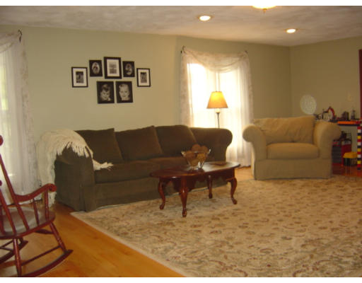 64 Richard Road Braintree, MA 02184 - Photo 3 of 21 Gallery Image 3