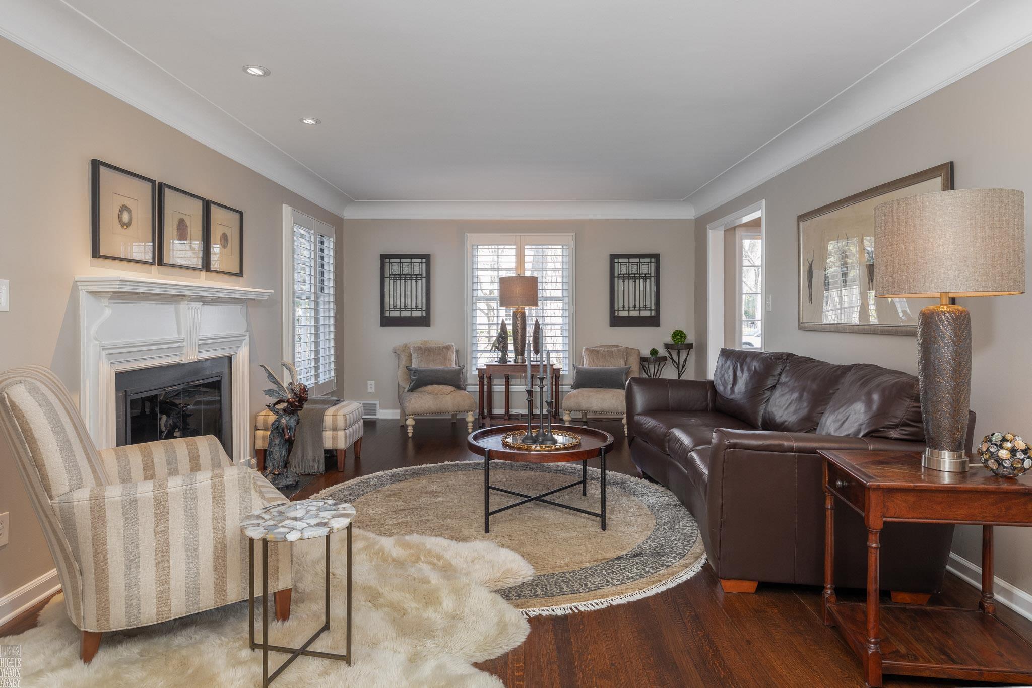345 Touraine Road Grosse Pointe, MI 48236 - Photo 12 of 34 Living Room