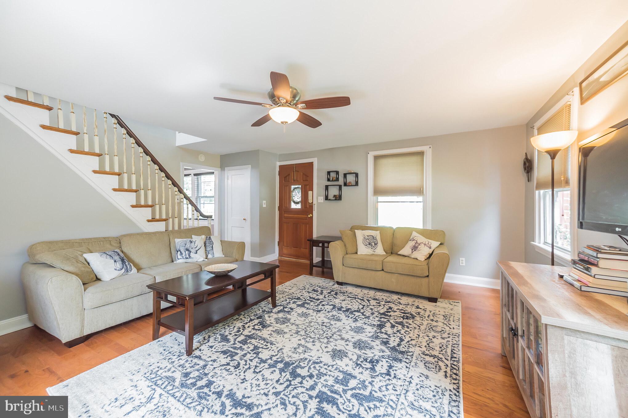 4900 State Road Drexel Hill, PA 19026 - Photo 4 of 27 Living Room
