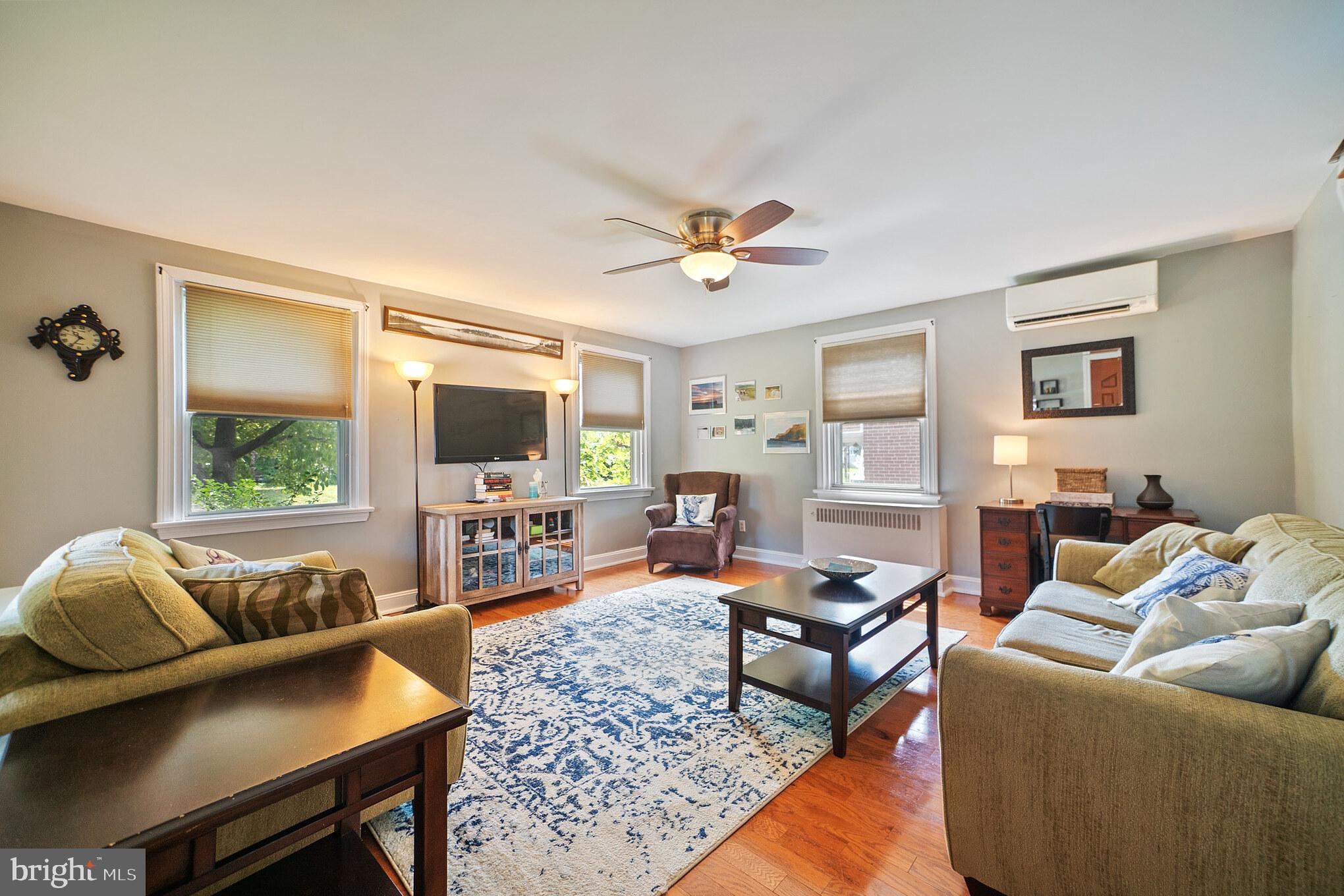4900 State Road Drexel Hill, PA 19026 - Photo 5 of 27 Living Room