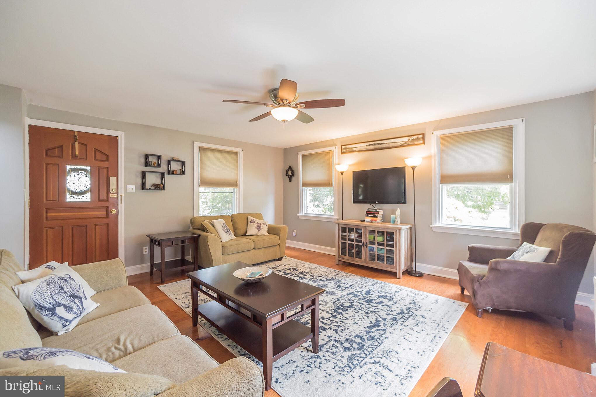 4900 State Road Drexel Hill, PA 19026 - Photo 7 of 27 Living Room