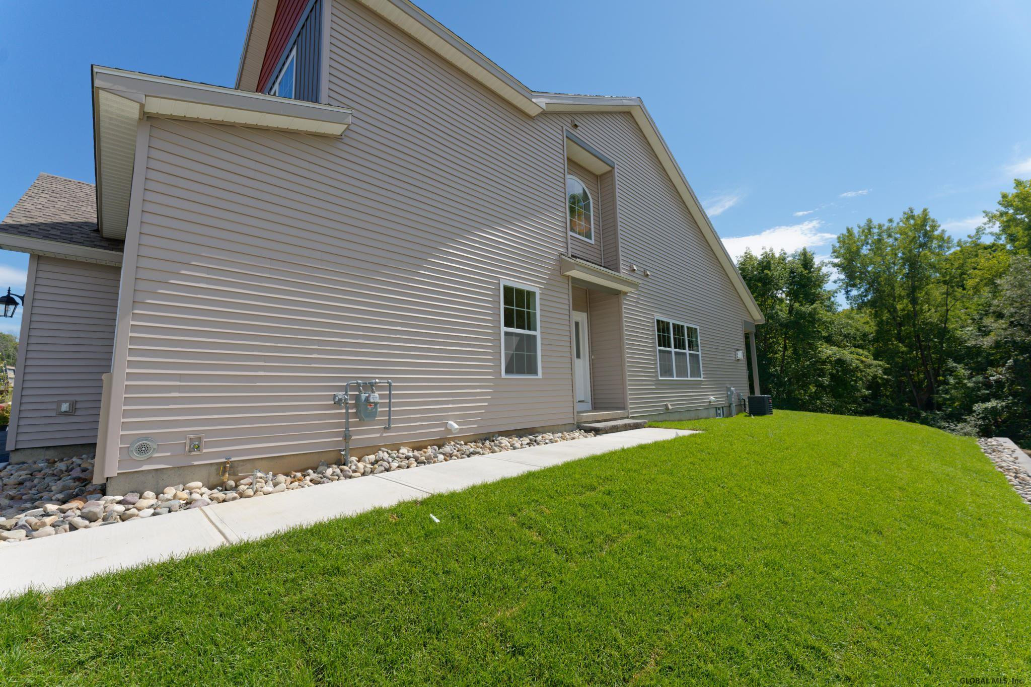 104 Kristina Loop Troy, NY 12180 - Photo 3 of 26 Photo 4