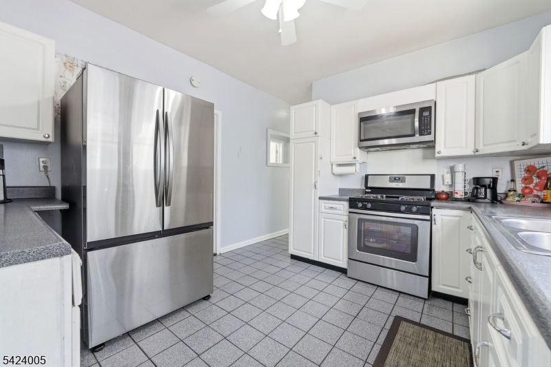 25 Florida Grove Road, Unit 2 Woodbridge, NJ 08832 - Photo 5 of 30