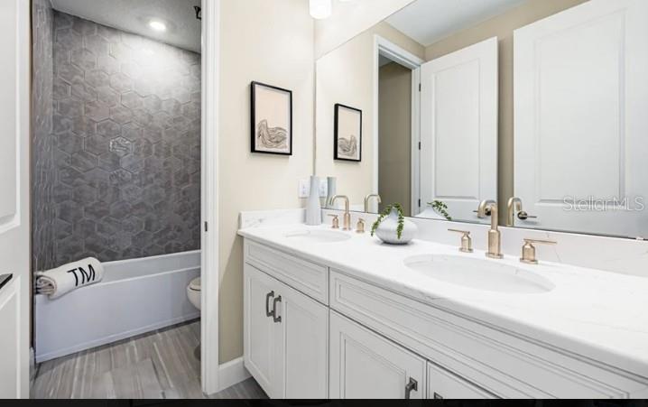 11270 Kingly Lane Odessa, FL 33556 - Photo 14 of 19 a bathroom with a bathtub and a sink