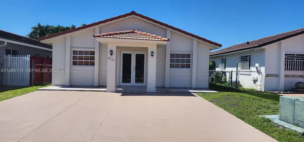 $3,200 | 2574 West 71st Place, Hialeah, FL 33016