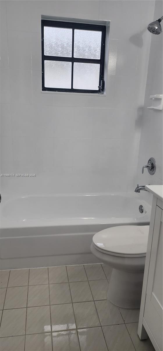 2574 West 71st Place Hialeah, FL 33016 - Photo 2 of 17 a bathroom with a toilet and a bathtub