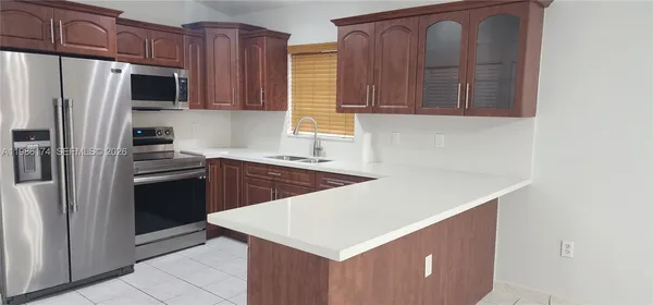 $3,200 | 2574 West 71st Place, Hialeah, FL 33016