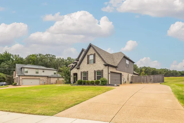 a house view with a outdoor space