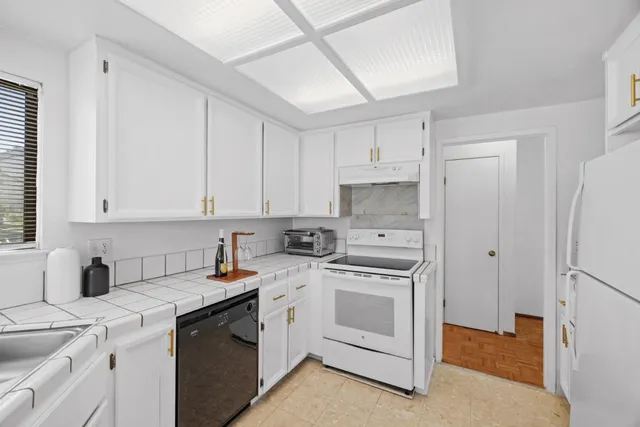 $869,000 | 43 Appian Way, Unit B, South San Francisco, CA 94080