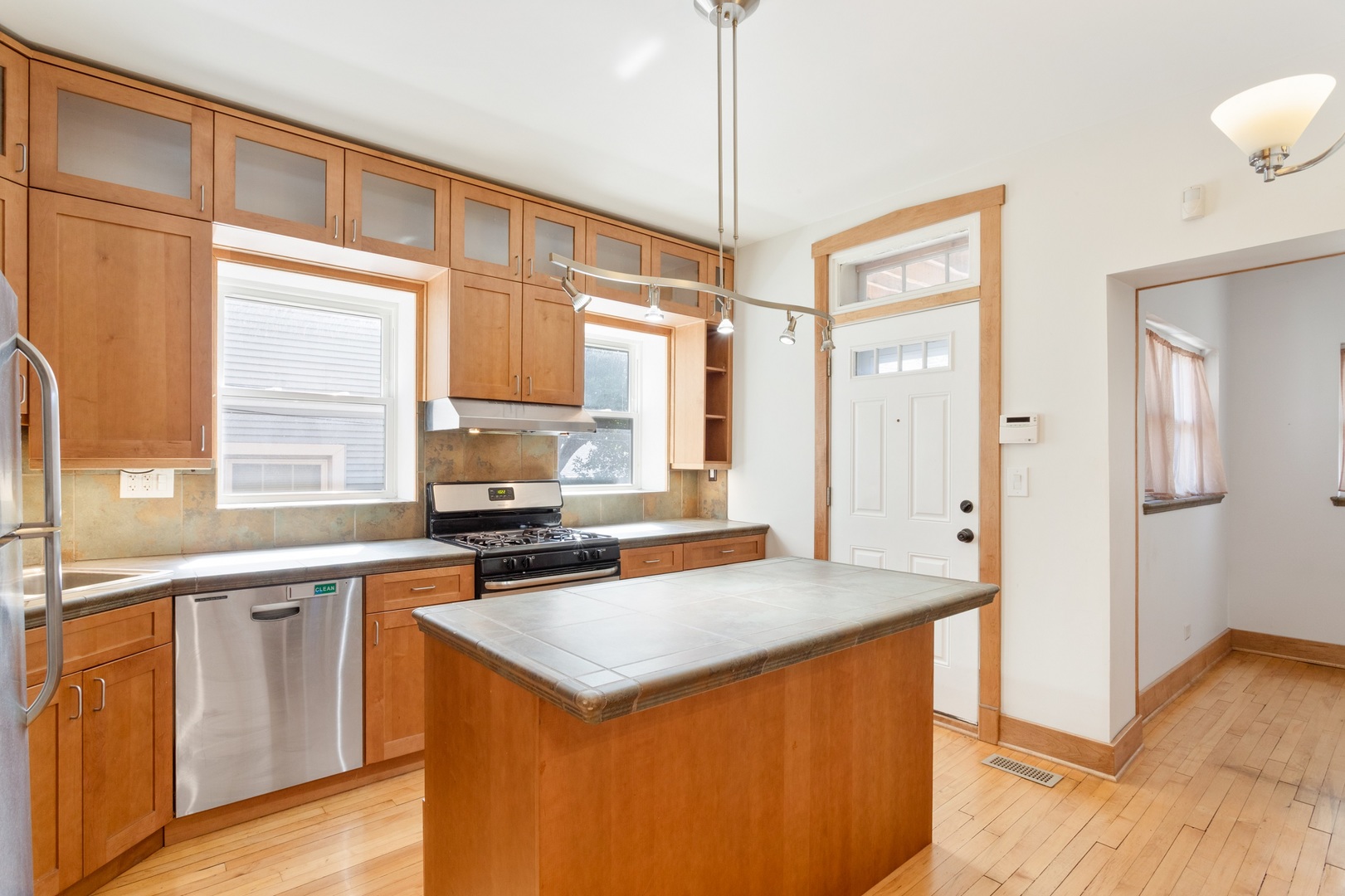 3843 West Addison Street Chicago, IL 60618 - Photo 10 of 41