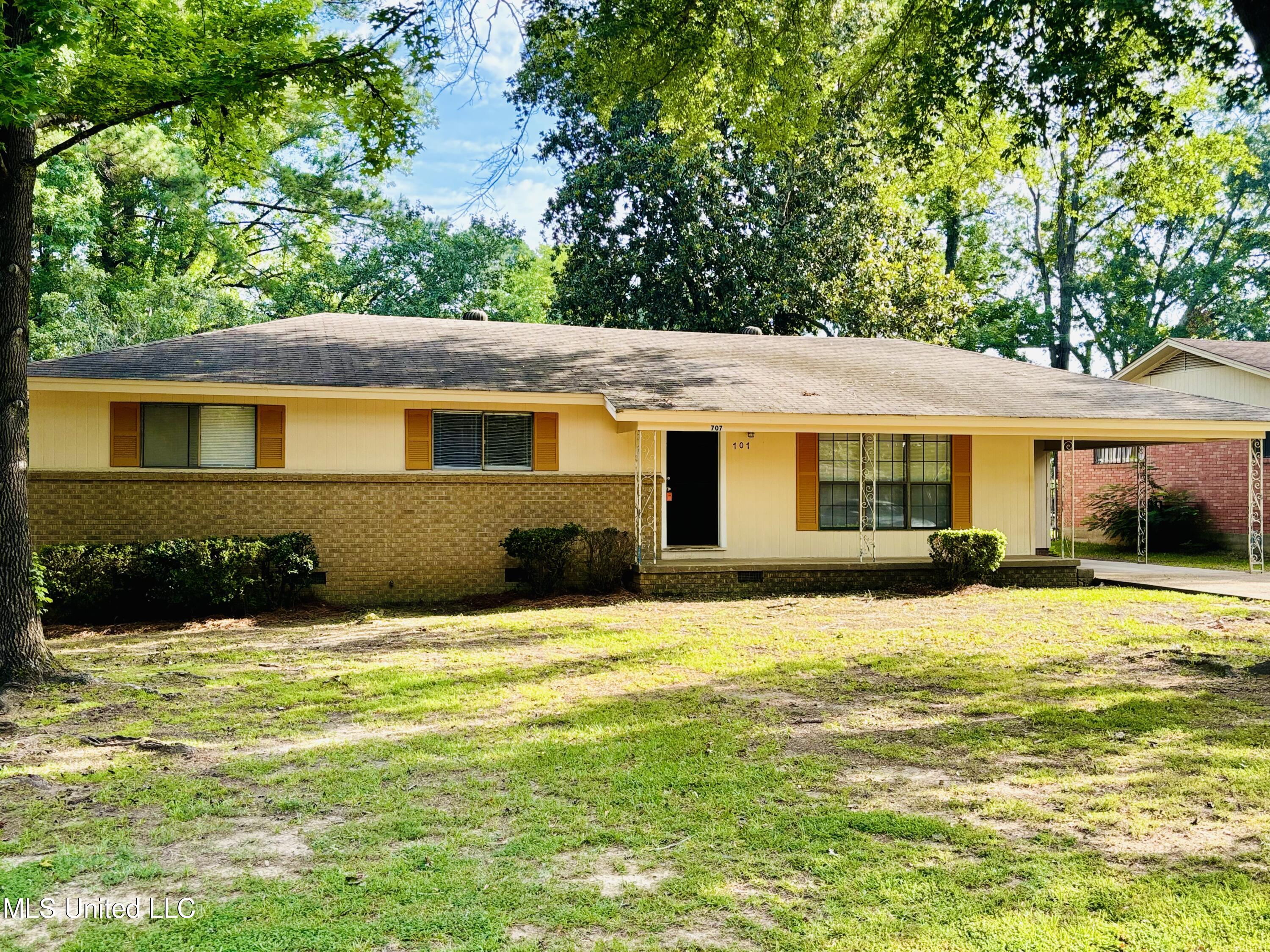 707 George Street Canton, MS 39046 - Photo 1 of 20 707
