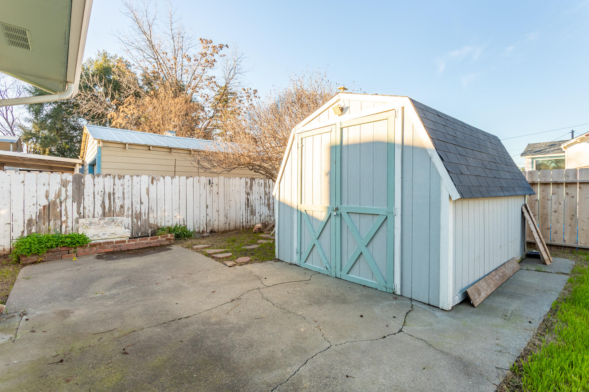 406 South Jackson Street Red Bluff, CA 96080 - Photo 19 of 26 a view of a backyard
