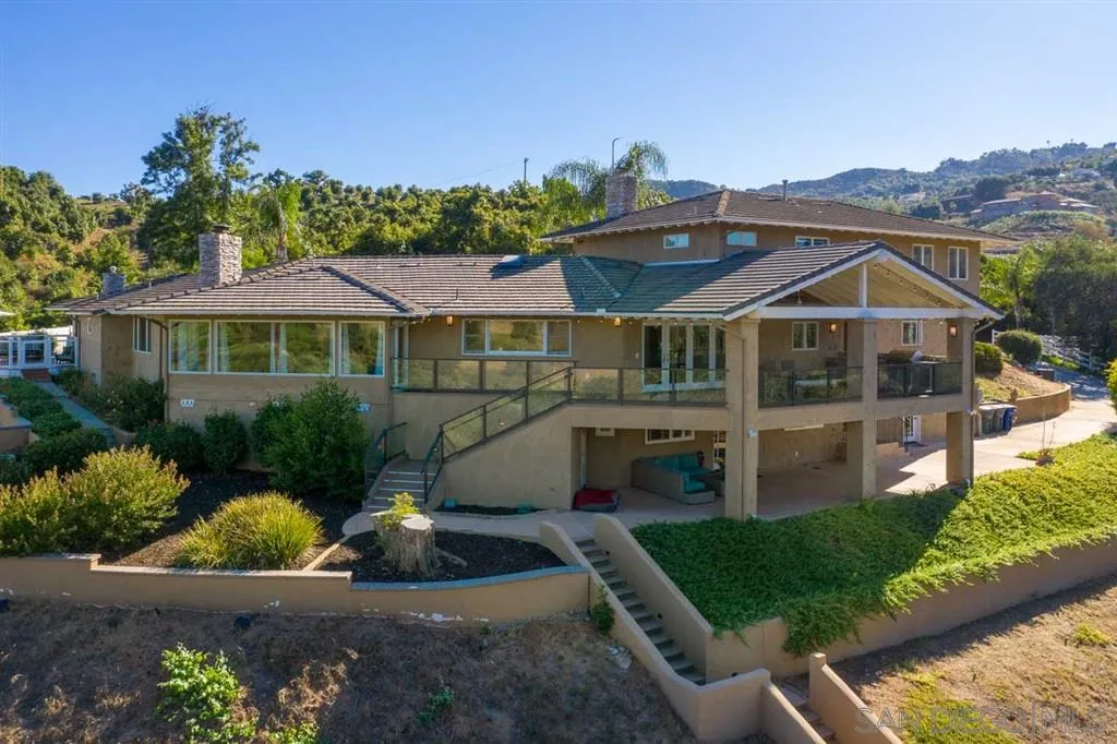 1510 Cloverdale Road Escondido, CA 92027 - Photo 2 of 25 Gallery Image 2