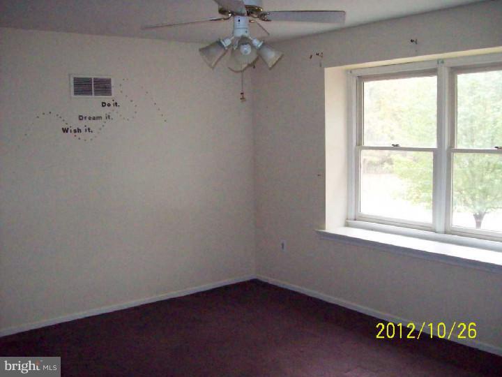 9 Goats Hill Road Sicklerville, NJ 08081 - Photo 8 of 13 Bedroom 2