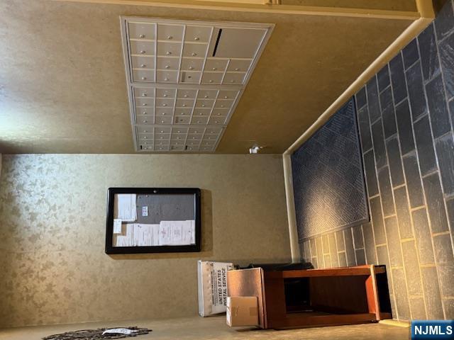 140 Euclid Avenue, Unit 4G Hackensack, NJ 07601 - Photo 5 of 13 a view of a hallway with wooden floor