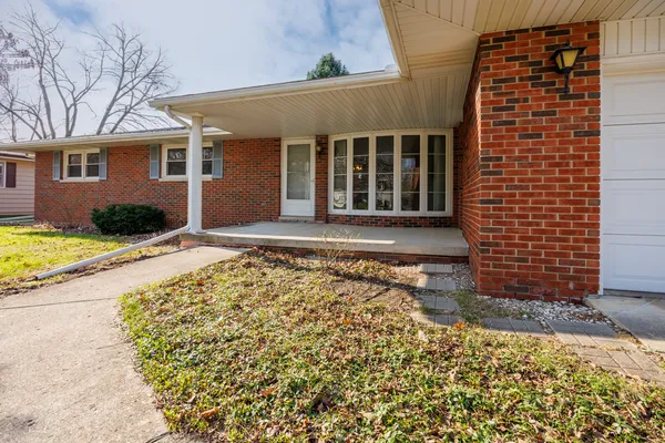 $265,000 | 2805 Coventry Court, Bloomington, IL 61704