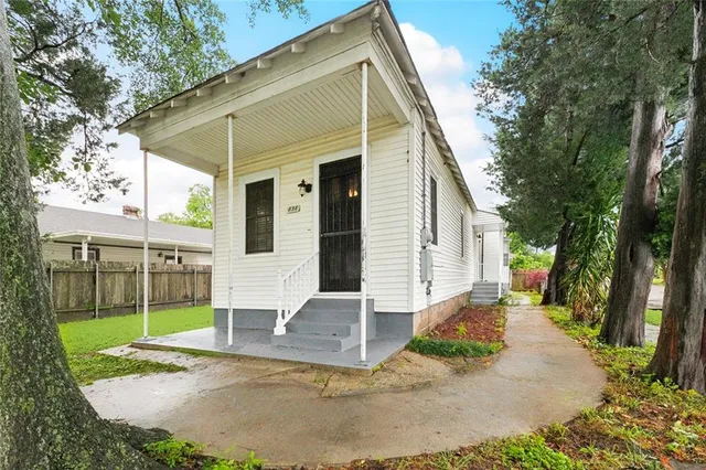 $299,000 | 838 Jefferson Street, Gretna, LA 70053
