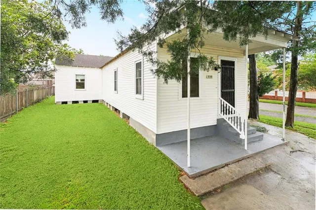 $299,000 | 838 Jefferson Street, Gretna, LA 70053