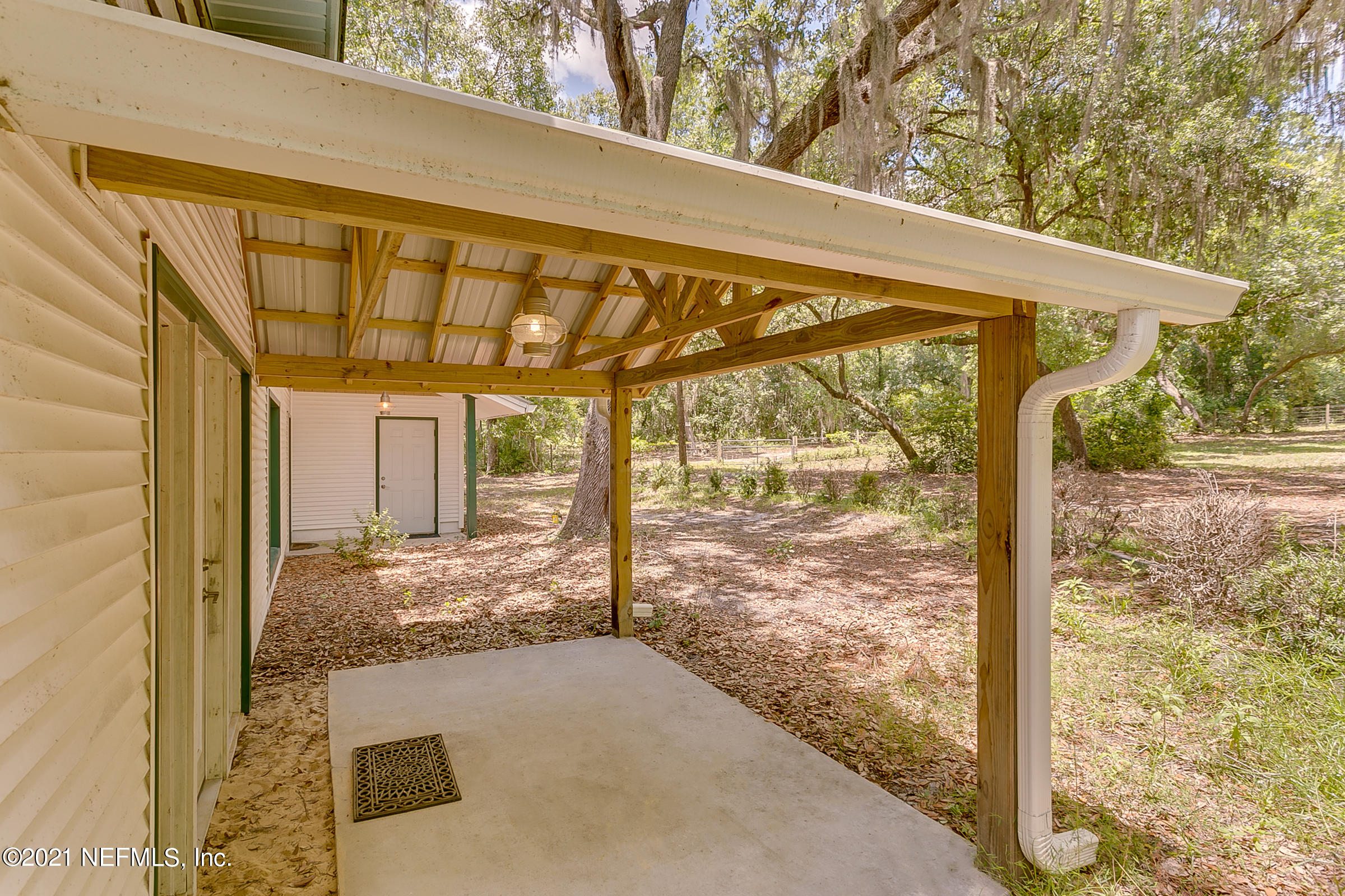 7130 Pinon Road Keystone Heights, FL 32656 - Photo 17 of 34 17-Front-Porch-View-2