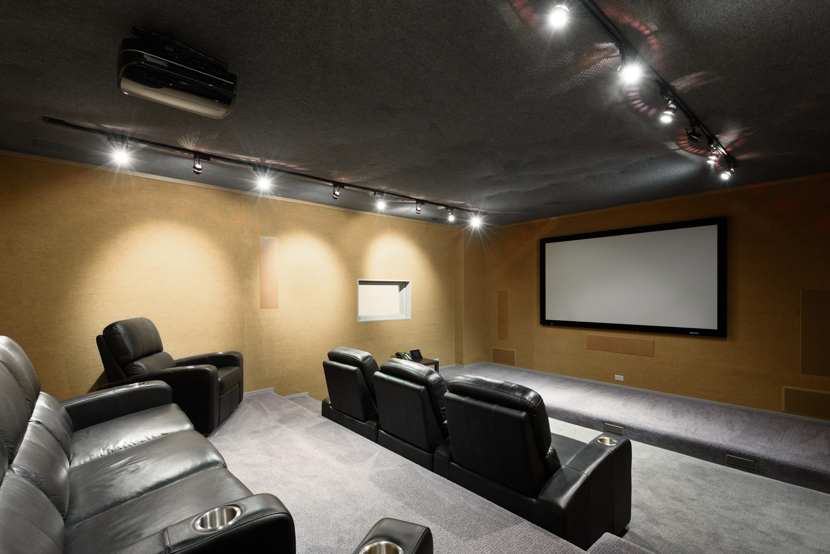 2015 Lake Avenue Wilmette, IL 60091 - Photo 29 of 45 a projector room with gym equipment