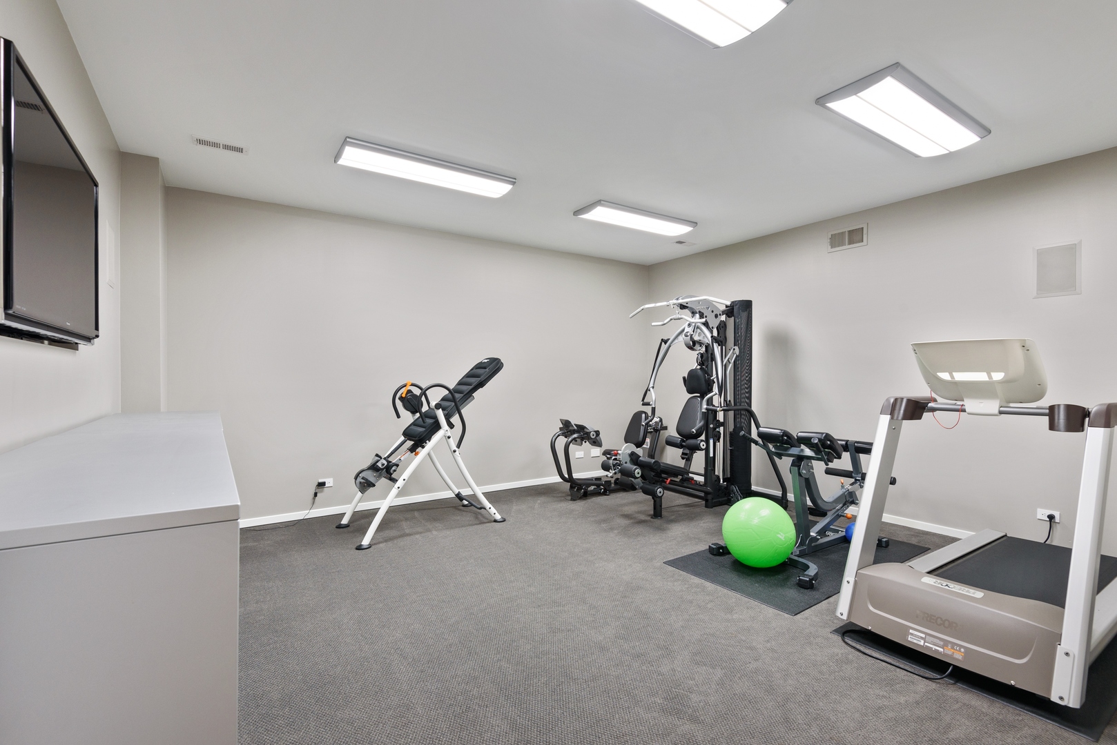 2015 Lake Avenue Wilmette, IL 60091 - Photo 31 of 45 a view of a room with gym equipment