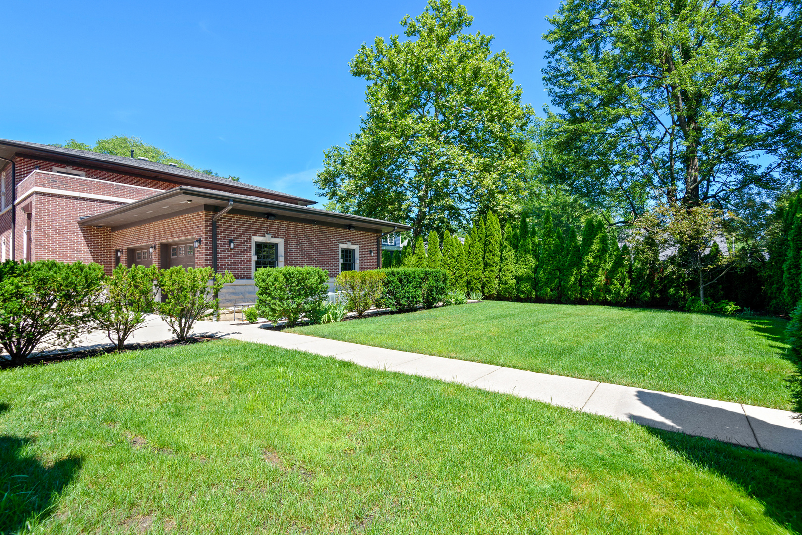 2015 Lake Avenue Wilmette, IL 60091 - Photo 38 of 45 a house view with a garden space