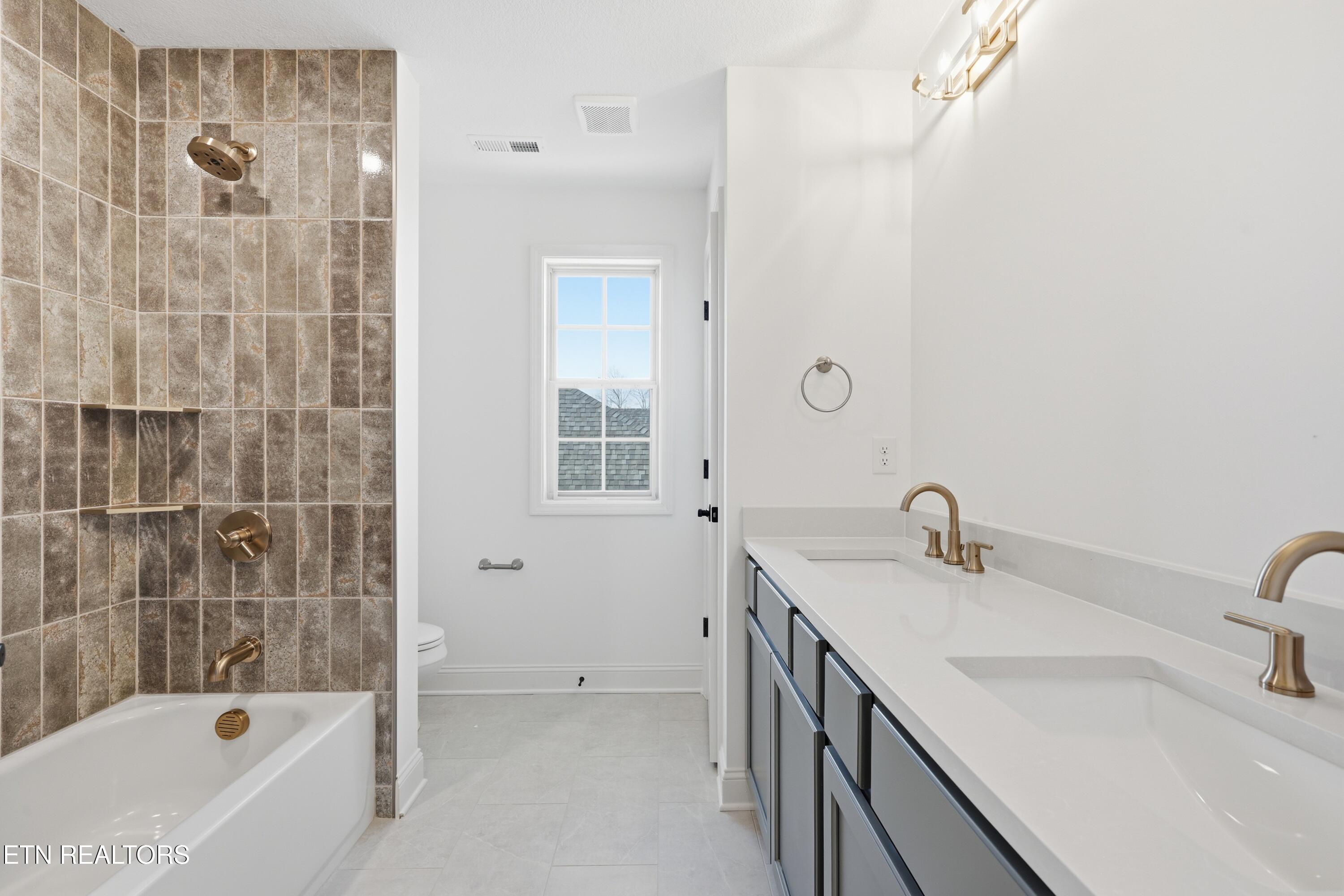 1882 Hickory Reserve Road Knoxville, TN 37932 - Photo 19 of 27 Bathroom