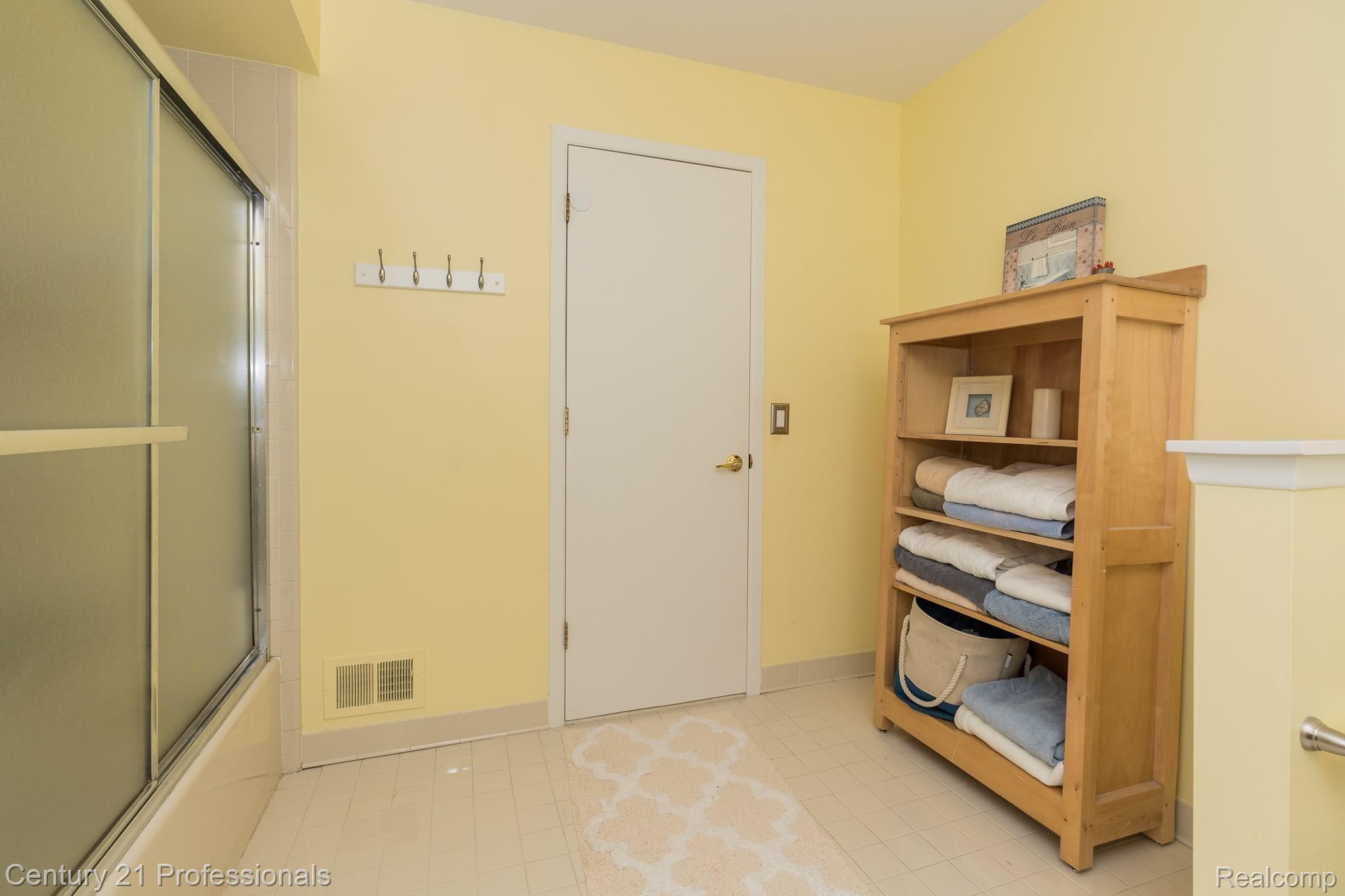 618 Byron Court Rochester, MI 48307 - Photo 24 of 31 Byron Ct MLS-W027.jpg