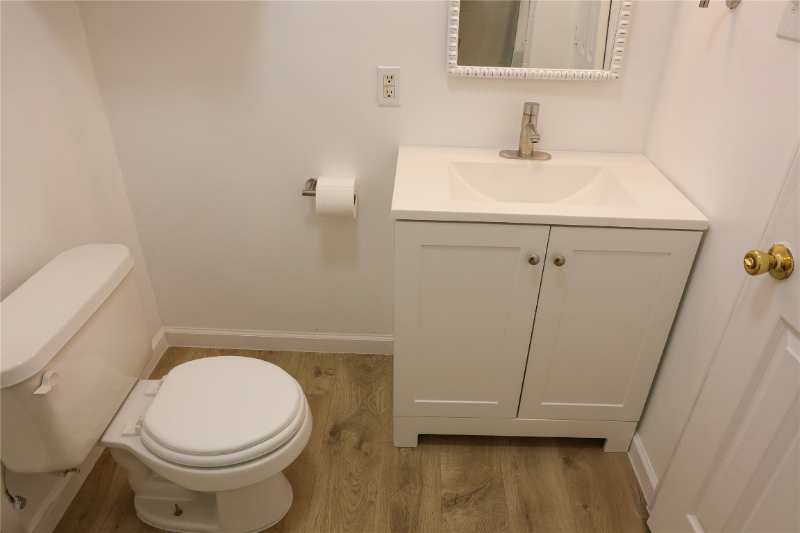 10 Jenkins Street Houston, TX 77003 - Photo 10 of 22 a bathroom with a sink a toilet and a mirror