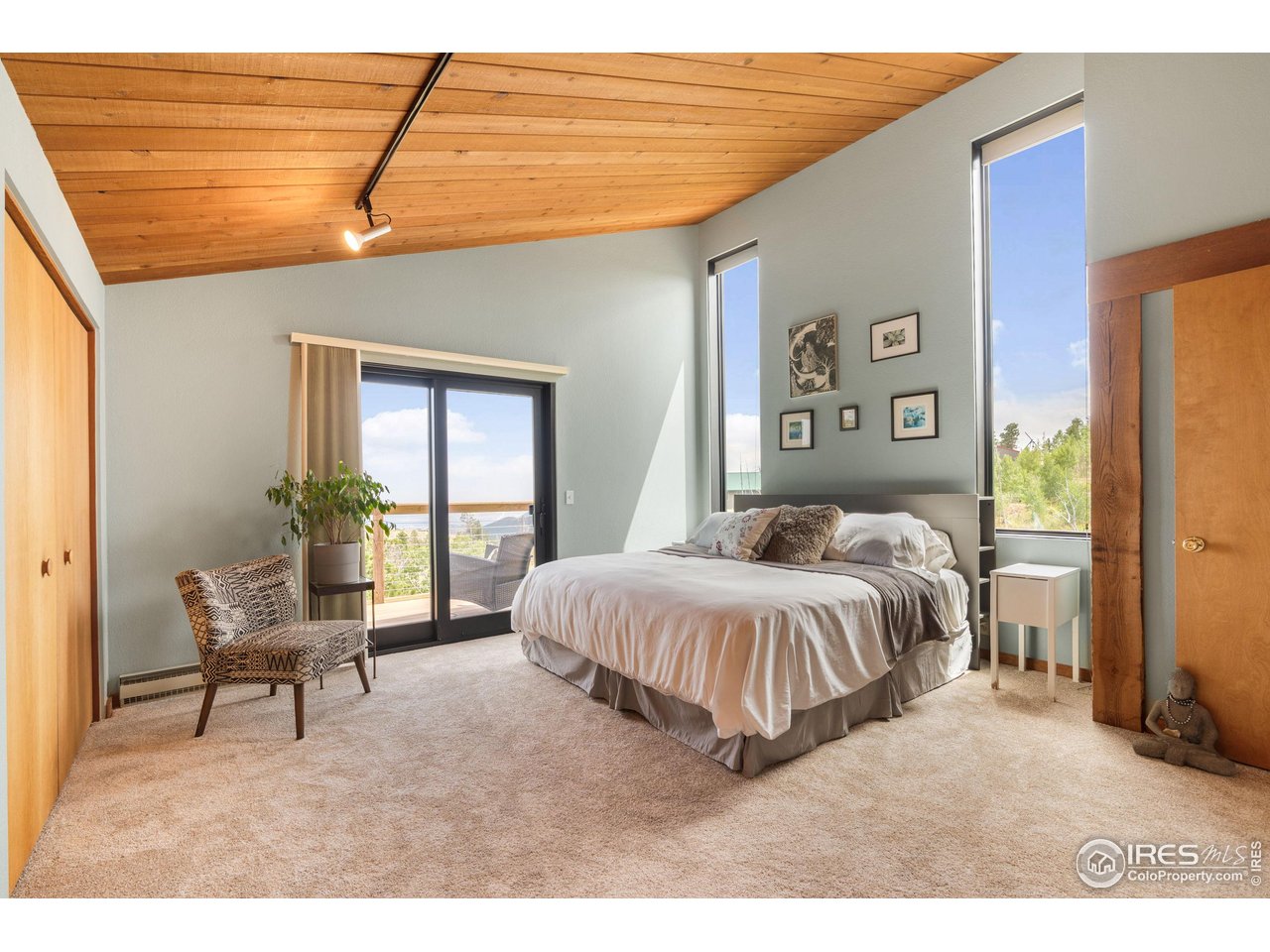 89 Gold Trail Boulder, CO 80302 - Photo 15 of 48 a spacious bedroom with a bed a couch and large window