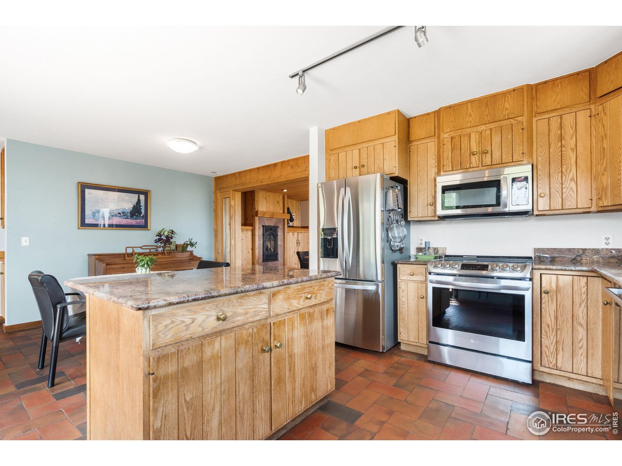 89 Gold Trail Boulder, CO 80302 - Photo 5 of 48 a kitchen with stainless steel appliances granite countertop a stove refrigerator and a microwave