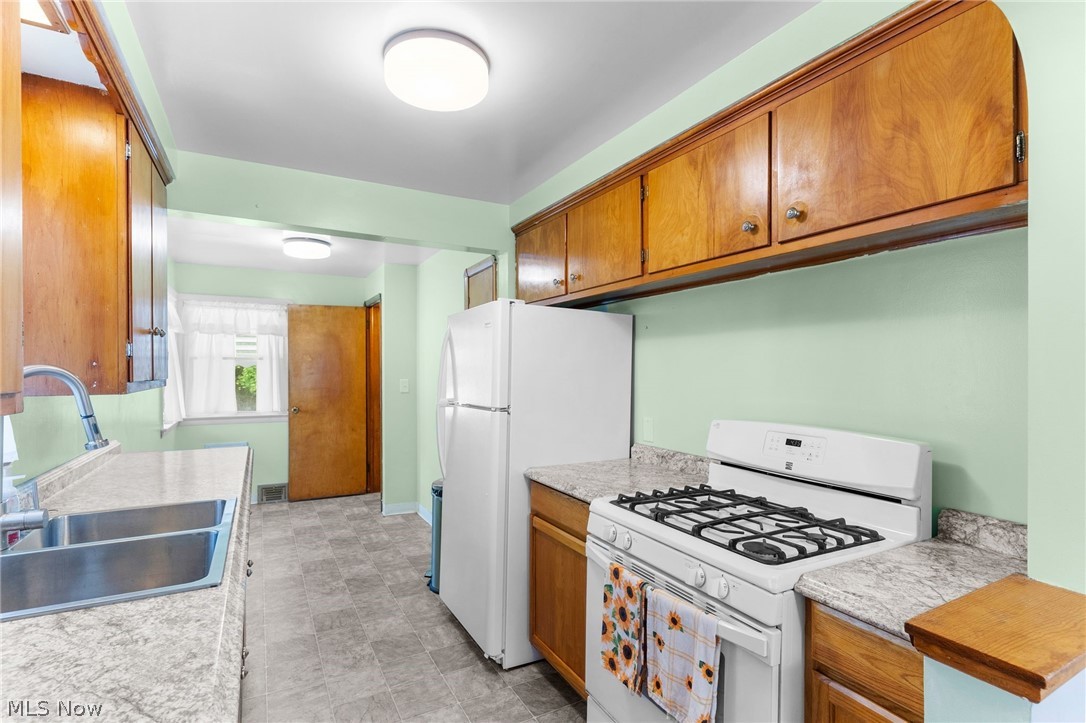 11803 West Pleasant Valley Road Cleveland, OH 44130 - Photo 8 of 26 Gallery Image 8