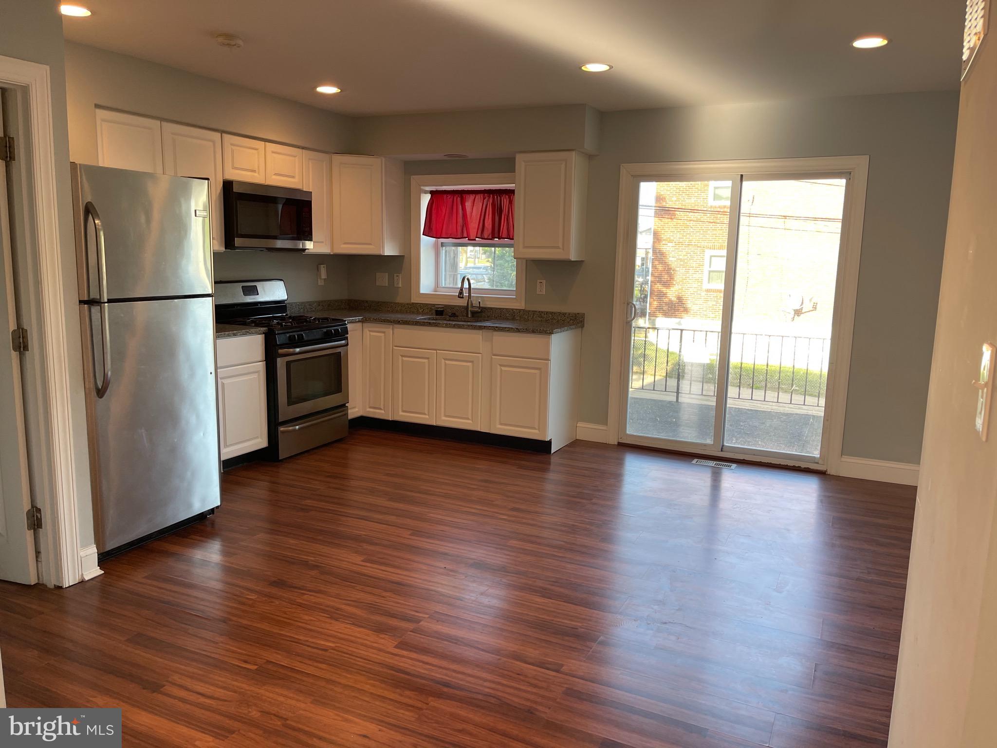 17 Warren Road Baltimore, MD 21221 - Photo 3 of 11