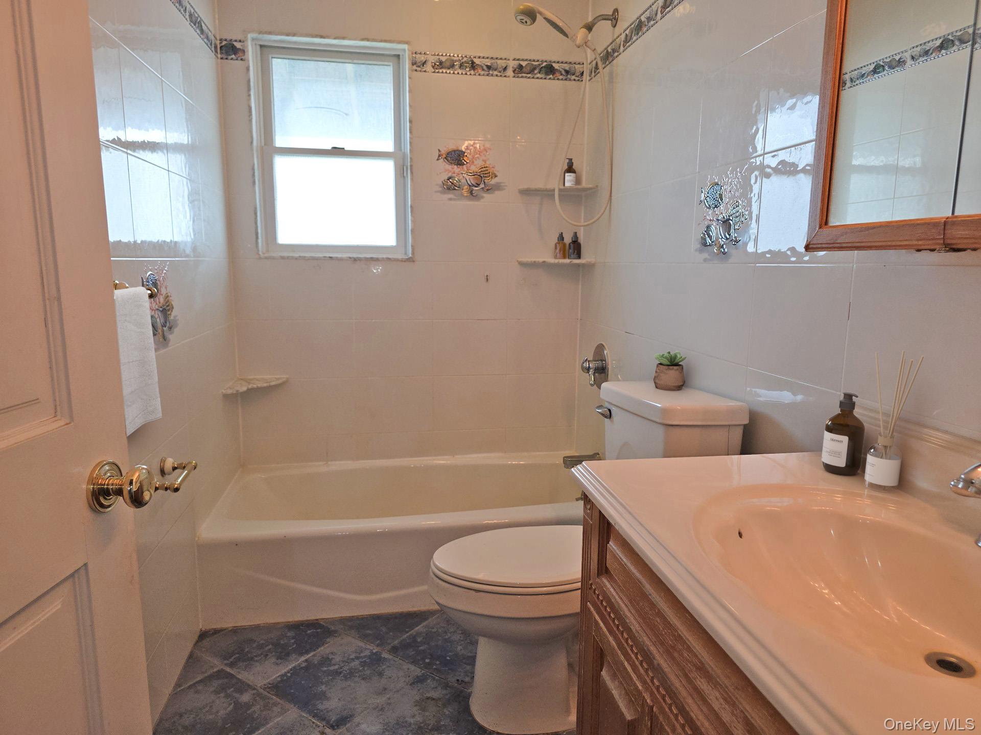 2871 Shore Road Seaford, NY 11783 - Photo 12 of 27 Gallery Image 12