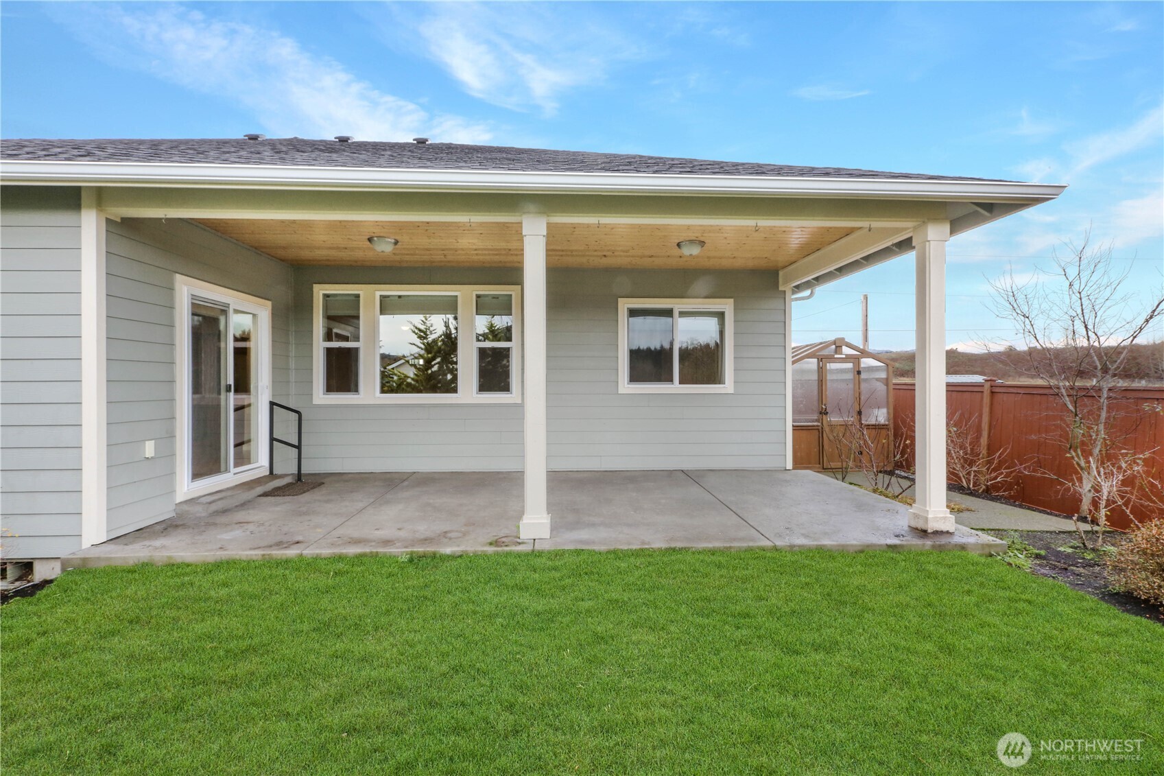 4192 McLaughlin Road Mount Vernon, WA 98273 - Photo 39 of 40 a view of a back yard of the house